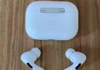 蓝牙耳机放入耳机盒要关机吗