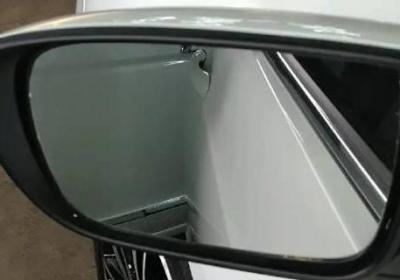 比亚迪秦后视镜加热开关在哪