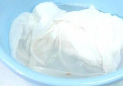 白衣服上番茄汁怎么洗